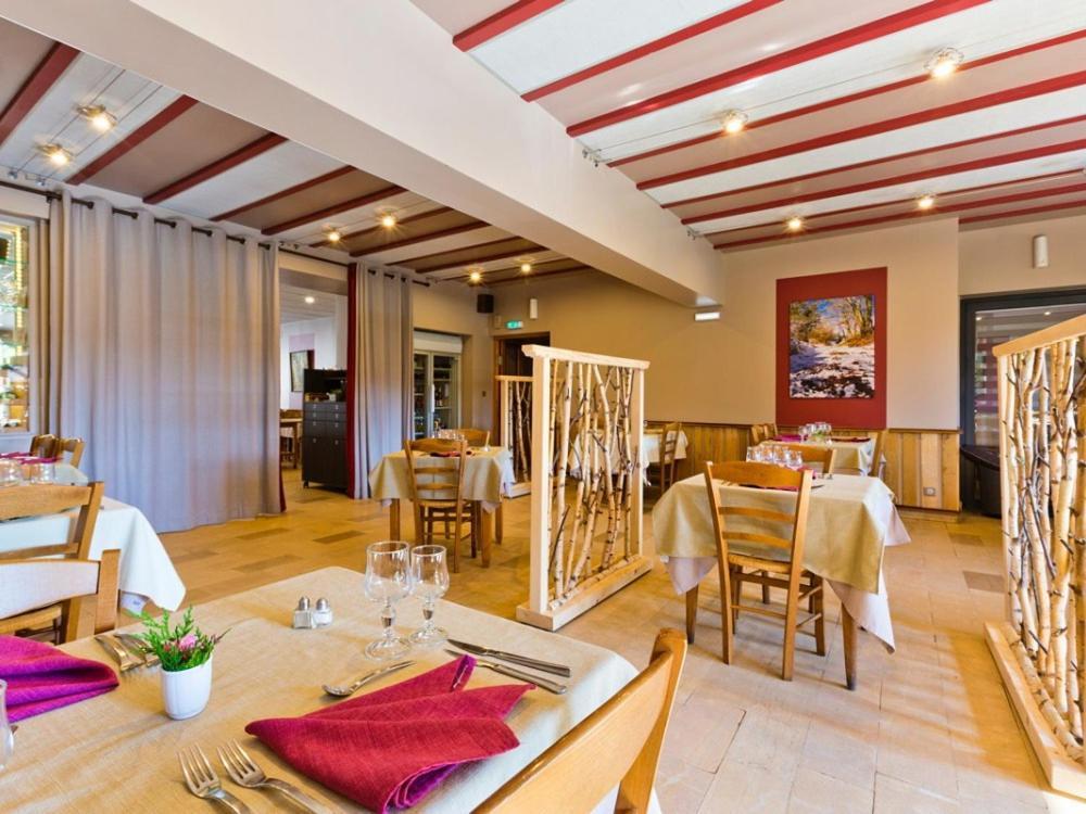 Hotel La Clairiere Chambon-sur-Dolore Экстерьер фото