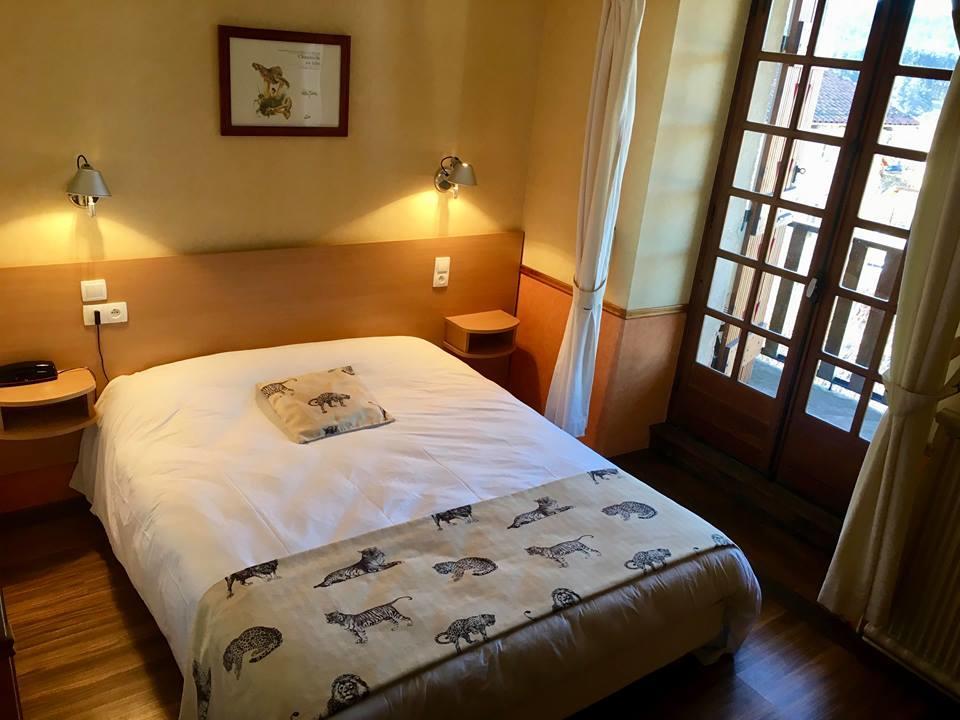 Hotel La Clairiere Chambon-sur-Dolore Экстерьер фото