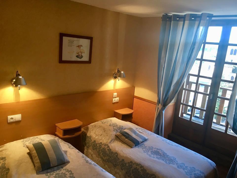 Hotel La Clairiere Chambon-sur-Dolore Экстерьер фото